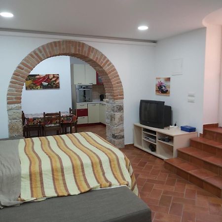 Studio Apartman Marko Porec Bagian luar foto